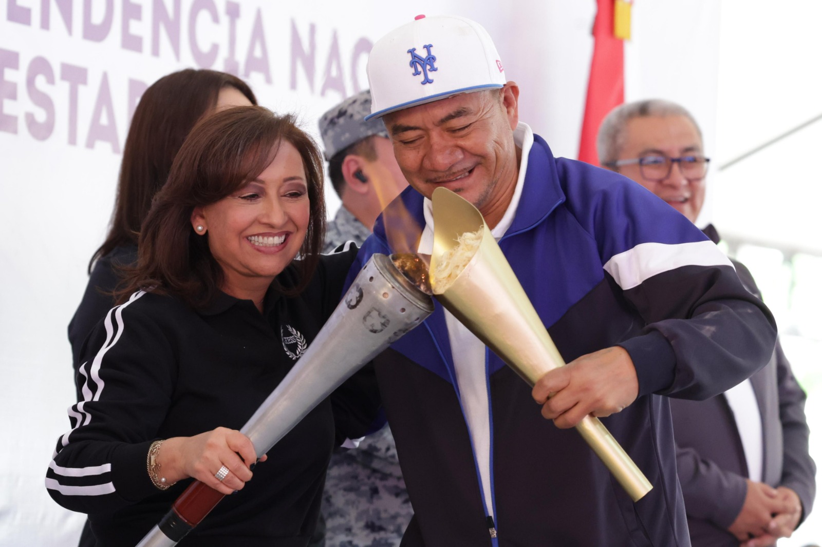 Entrega gobernadora fuego simbólico de Independencia a los 60 municipios